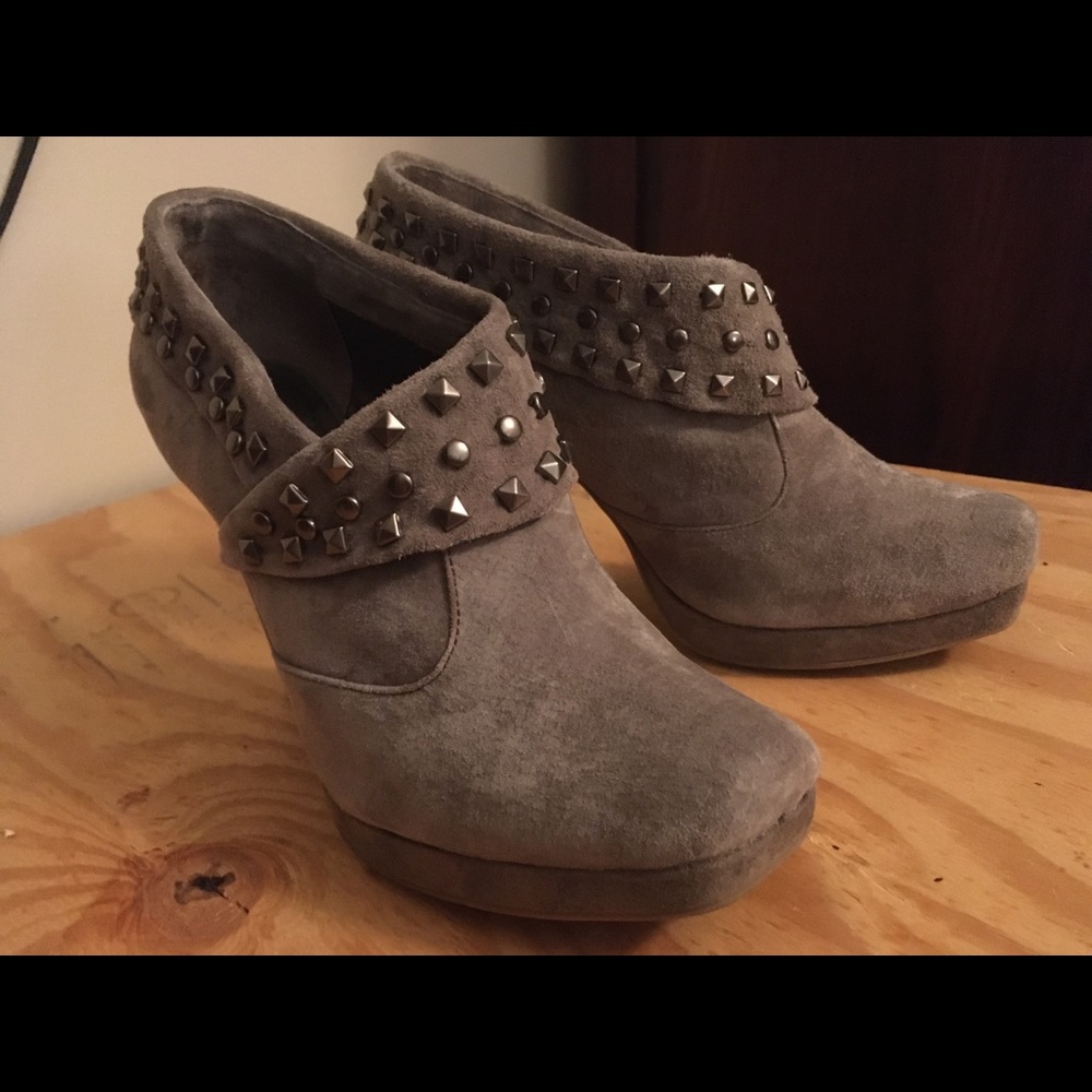 Kenneth Cole Reaction Gray Leather heeled booties